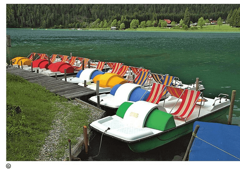 Why does the phenomenon of "an unmanned ferry crossing with a boat adrift on the water" occur?